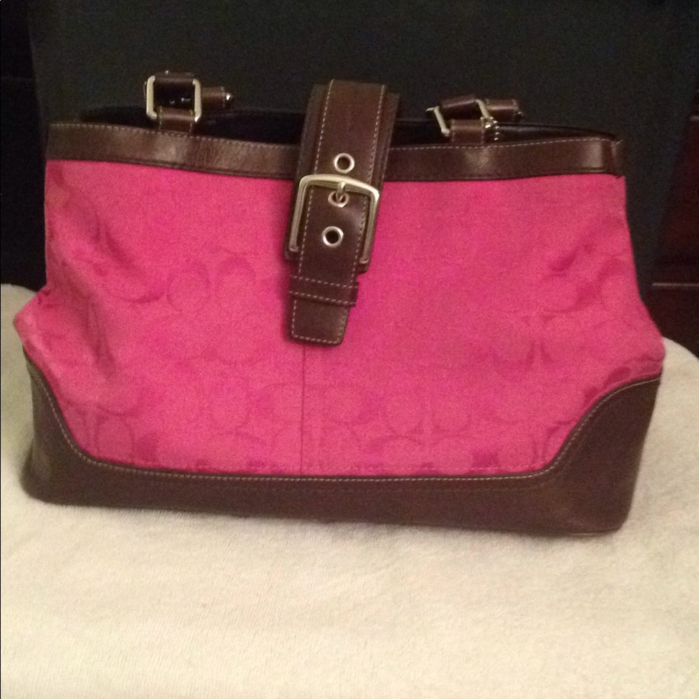 NWOT Authentic Pink Coach handbag hardware excell